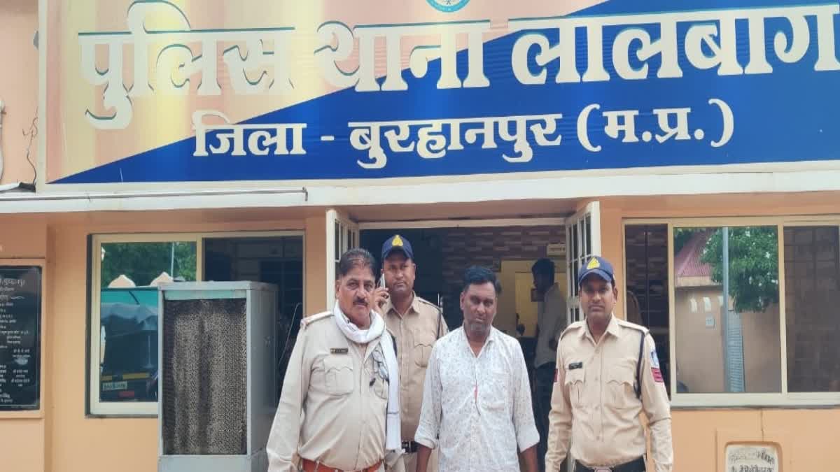 Tribal department servant arrested in Burhanpur