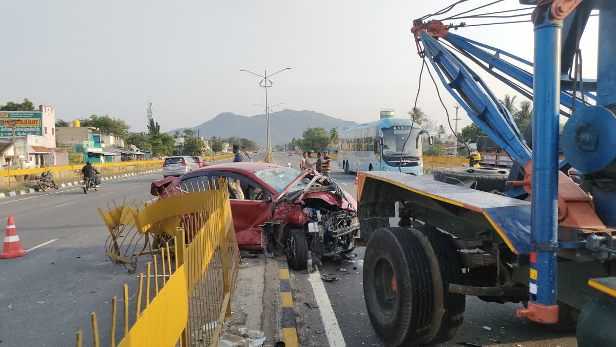 MH : Five killed as car rams into bus in Chandrapur; one girl injured