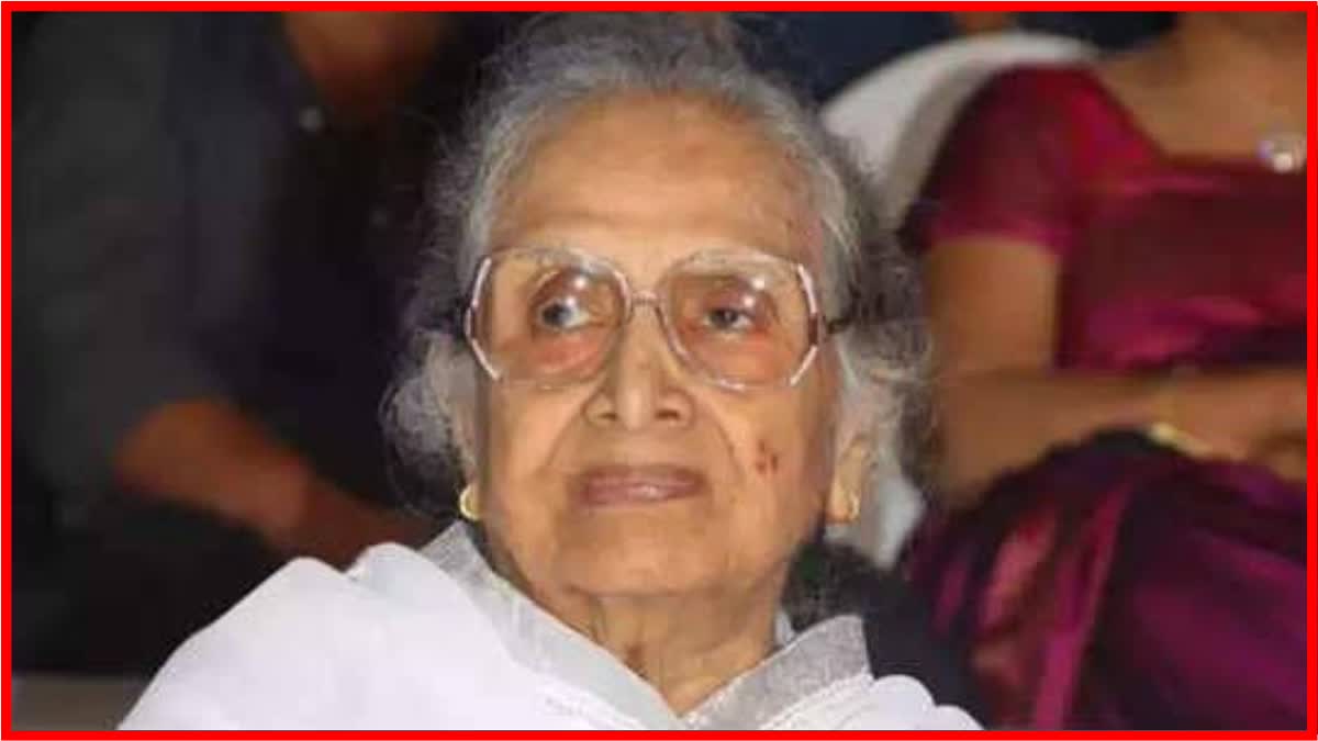 Actress Sulochna Latkar Funeral