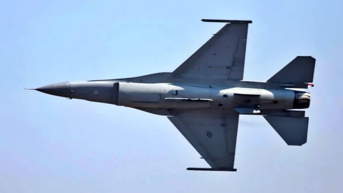 unresponsive small plane  small plane over Washington  Washington causes military jet to scramble  ಬೆನ್ನತ್ತಿದ ಎಫ್16 ವೇಗದ ಸದ್ದಿಗೆ ಬೆಚ್ಚಿಬಿದ್ದ ಜನ  ಶ್ವೇತಭವನದ ಮೇಲೆ ಅನುಮಾನಸ್ಪದ ಜೆಟ್​ ಹಾರಾಟ  ಅಮೆರಿಕದ ರಾಜಧಾನಿ ವಾಷಿಂಗ್ಟನ್  ವಾಷಿಂಗ್ಟನ್ ಡಿಸಿ ಮೇಲೆ ಅಪರಿಚಿತ ವಿಮಾನ  US ವಾಯುಪಡೆಯ F16 ಜೆಟ್‌  ವಾಷಿಂಗ್ಟನ್ ವಾಯುಪ್ರದೇಶದಲ್ಲಿ ಸಣ್ಣ ವಿಮಾನ  ಅನುಮಾನಾಸ್ಪದವಾಗಿ ಕಂಡಿದ್ದ ವಿಮಾನ  ಜನವಸತಿ ಪ್ರದೇಶದ ಮೇಲೆ ಹಾರುತ್ತಿದ್ದಂತೆ ಭಾರಿ ಸದ್ದು  ಭದ್ರತೆಯ ವಿಷಯದಲ್ಲಿ ಅತ್ಯಂತ ಸೂಕ್ಷ್ಮ  ಭಾರೀ ಸದ್ದಿಗೆ ಬೆಚ್ಚಿಬಿದ್ದ ಜನ