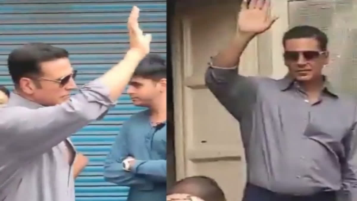 Akshay Kumar in Delhi  viral video of akshay kumar  akshay kumar near jama masjid  shankara shoot  Akshay Kumar waves at fans in viral video  Delhi Jama Masjid  ആരാധകരെ കൈ വീശി അക്ഷയ്‌ കുമാര്‍  വീഡിയോ വൈറല്‍  ജമാ മസ്‌ജിദില്‍ നിന്നിറങ്ങി ആരാധകരെ കൈ വീശി  അക്ഷയ്‌ കുമാര്‍  അക്ഷയ്‌ കുമാര്‍ ഡല്‍ഹിയില്‍  ശങ്കര  കേദാർനാഥ്  കേദാർനാഥ് ക്ഷേത്ര സന്ദര്‍ശനം കഴിഞ്ഞ് അക്ഷയ്  കേദാർനാഥ് ക്ഷേത്ര സന്ദര്‍ശനം  അക്ഷയ് കുമാര്‍ ഉത്തരാഖണ്ഡ് മുഖ്യമന്ത്രി പുഷ്‌കർ  ബഡേ മിയാൻ ഛോട്ടേ മിയാൻ 2  ഓ മൈ ഗോഡ് 2