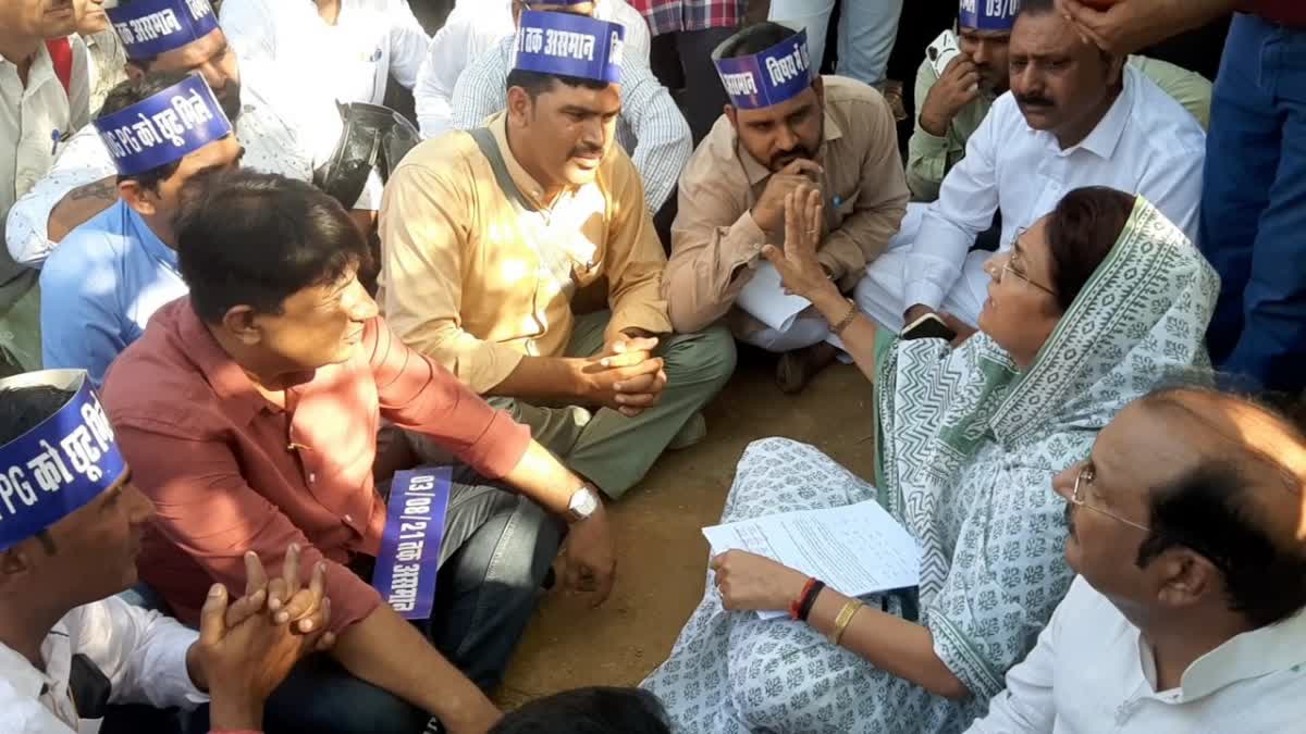 Shakuntala Rawat with Teachers