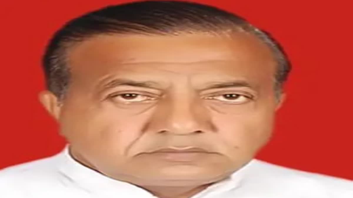 Chanderi MLA and his son bail case of assault