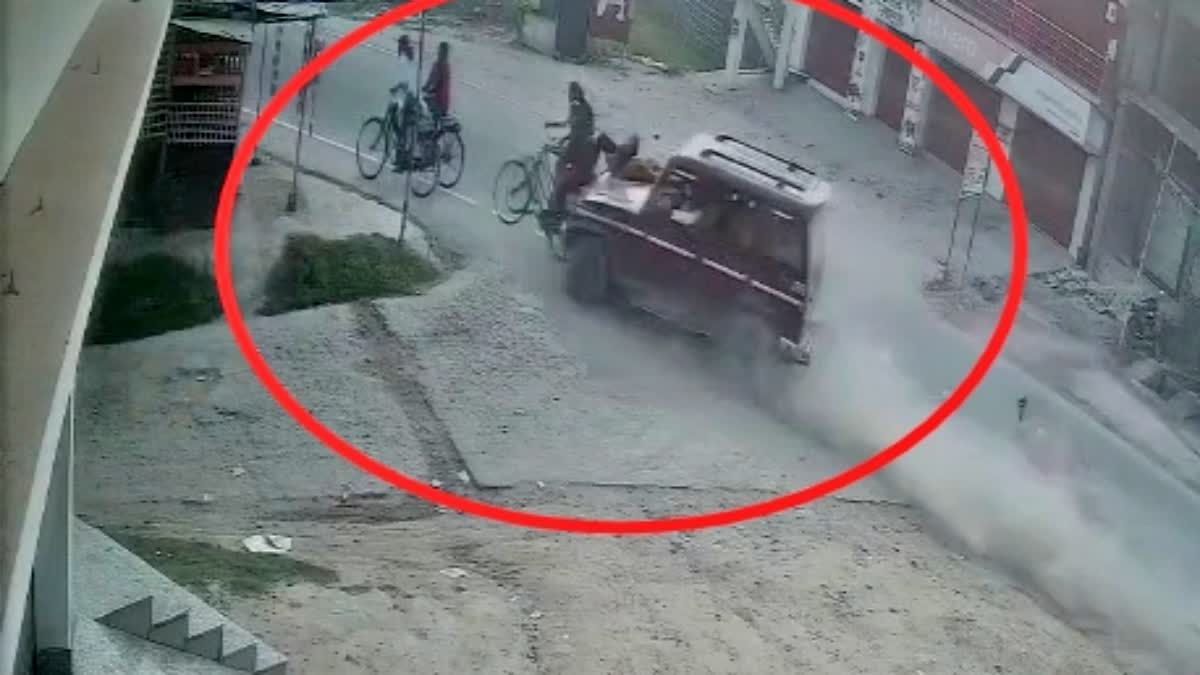 Bettiah Road Accident: अनियंत्रित बोलेरो ने 7 छात्राओं को रौंदा, CCTV फुटेज  आया सामने, video of uncontrolled bolero crushed 7 girl students in bettiah