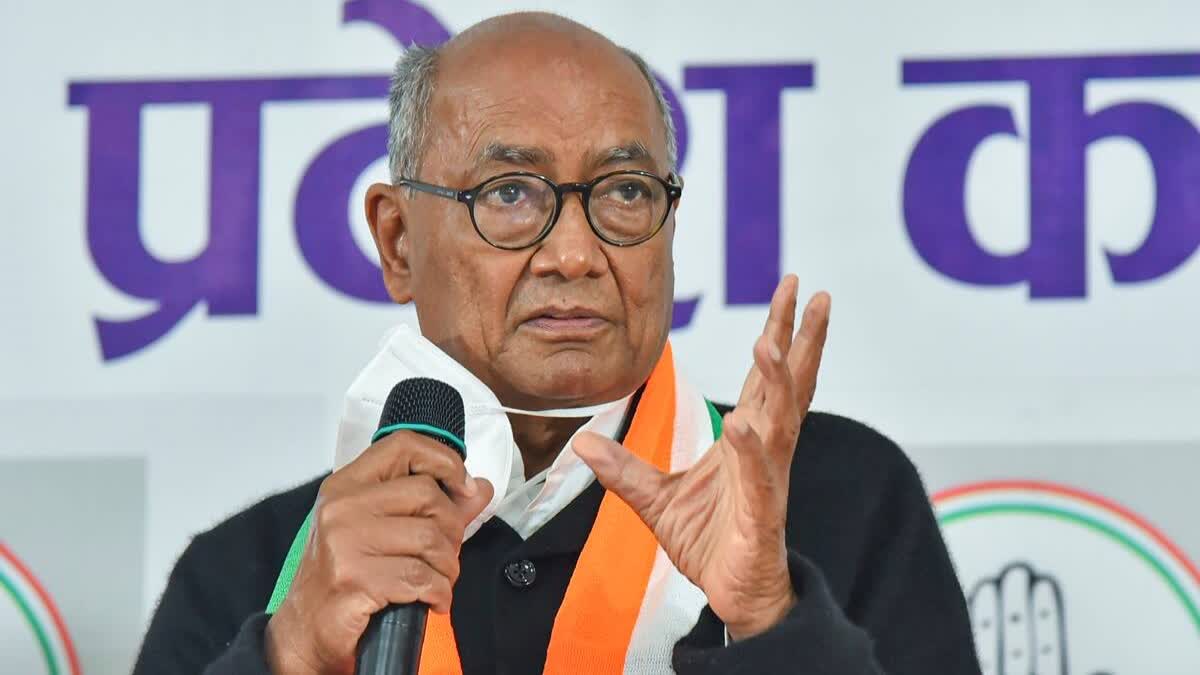 digvijay singh administering oath to party ticket