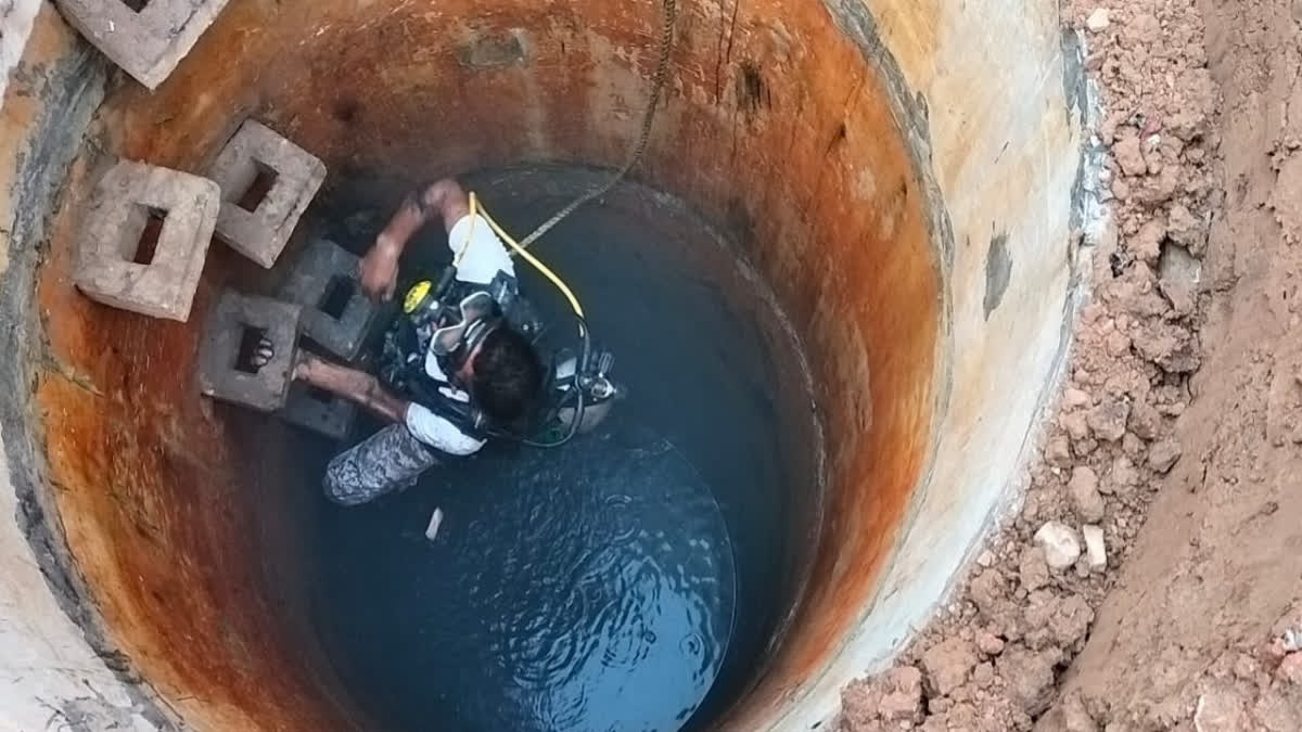 A diver carrying out rescue ops in Kota