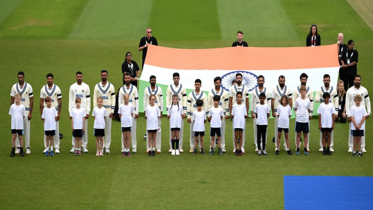 بھارتی ٹیم سیاہ پٹی باندھ کر میدان میں اتری