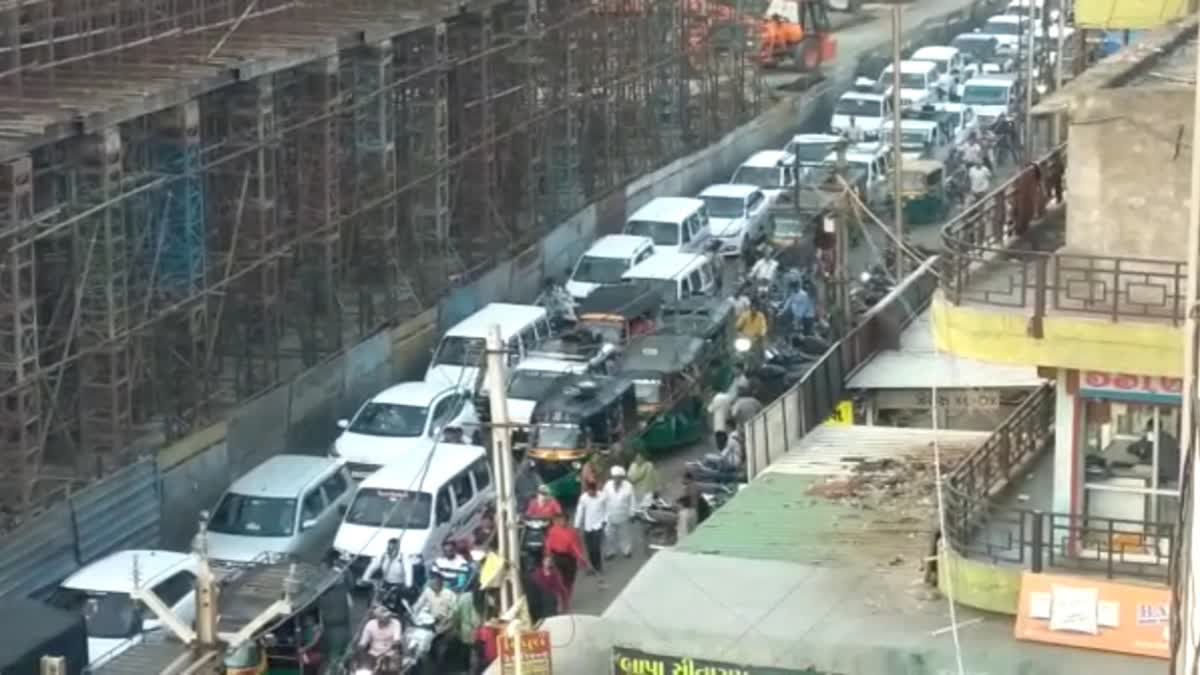 Bhavnagar News  : ભાવનગર બોરતળાવનું નાકું વટાવવું માથાનો દુખાવો, જવાબદારના જવાબ અને વિપક્ષનો વાર સાંભળો