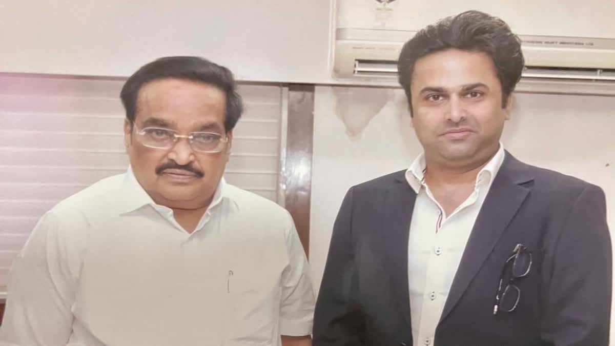 Faisal Patel Met C R Patil : અહેમદ પટેલના પુત્ર ફૈઝલ પટેલની સી આર પાટીલ સાથે મુલાકાત, ગુજરાત કોંગ્રેસ ઉપરતળે થઇ?