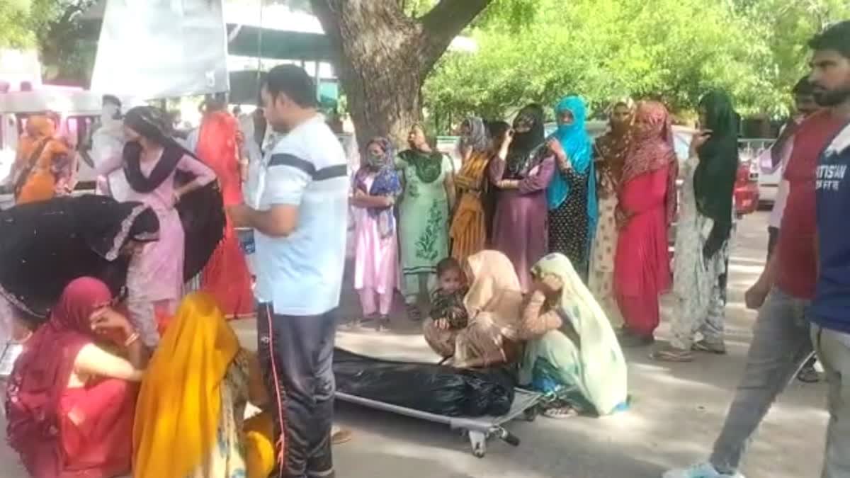 alwar woman died in road accident