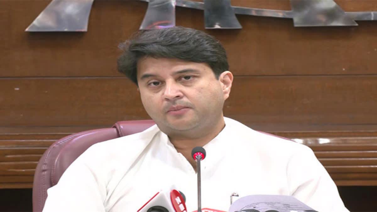 Jyotiraditya Scindia:સરકારના હસ્તક્ષેપ બાદ હવાઈ ભાડામાં 61 ટકાનો ઘટાડો થયોઃ સિંધિયા