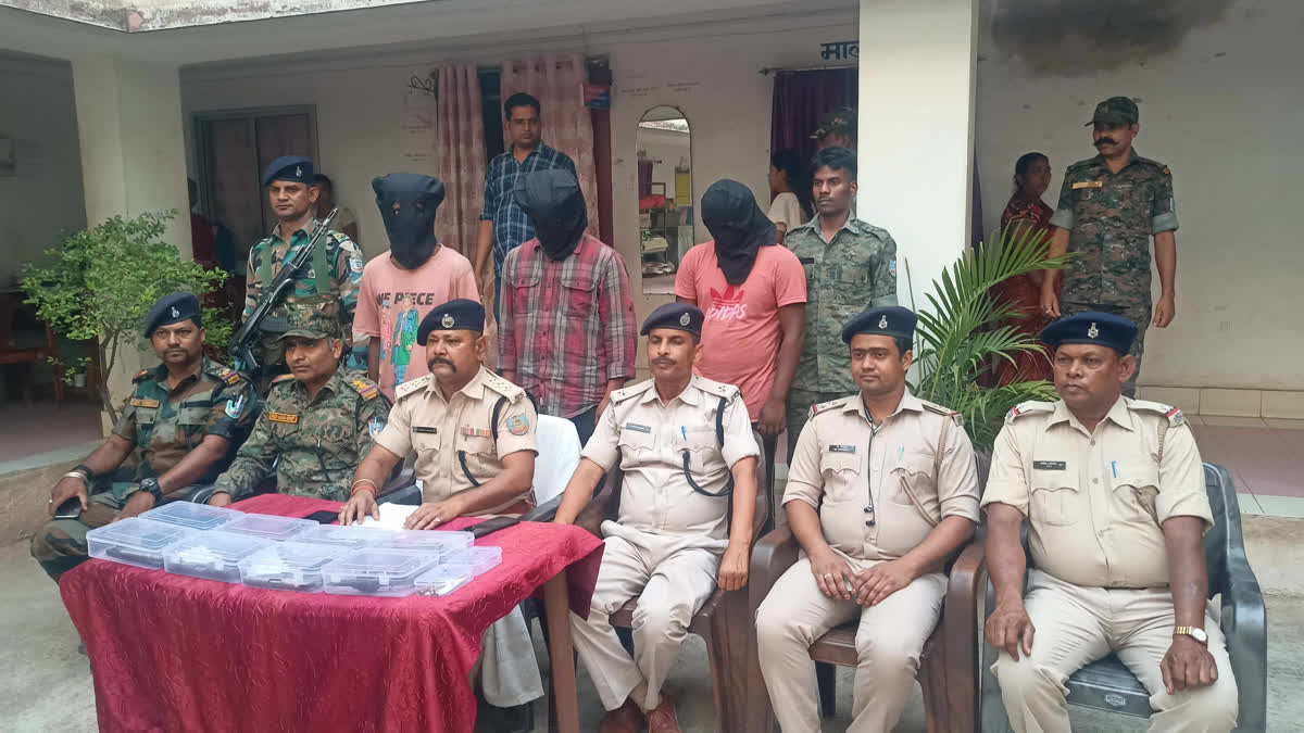 Gumla police arrested three arms supplier