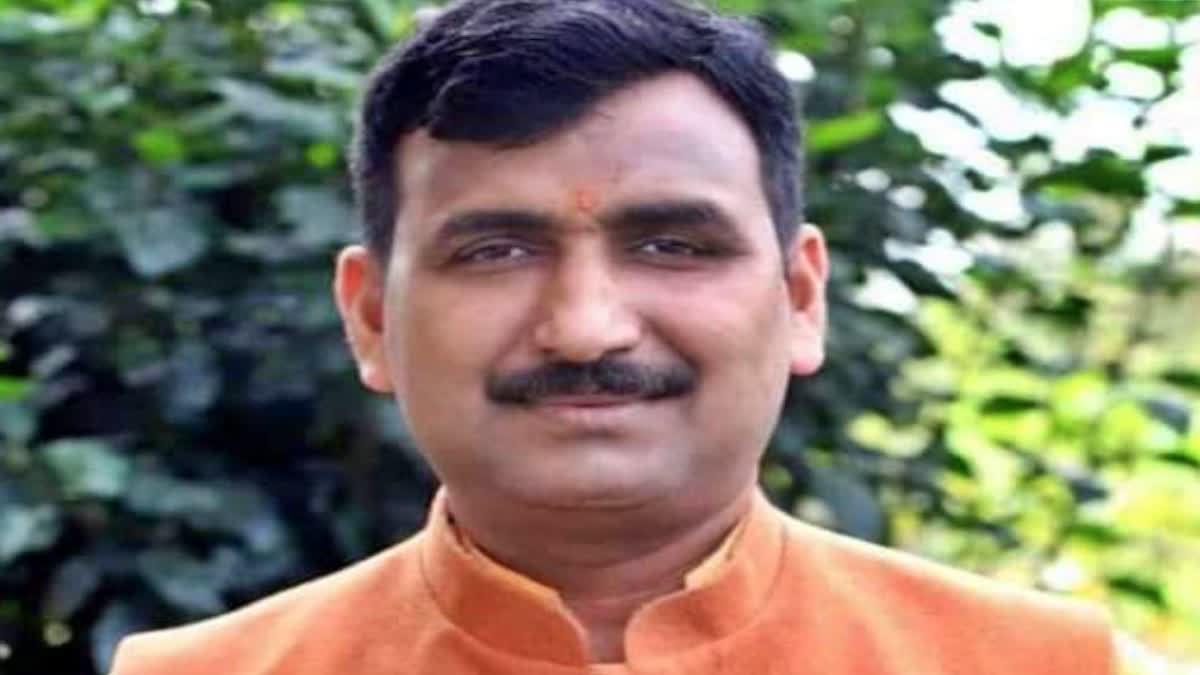 Munger News: मनी लॉन्ड्रिंग मामले में BJP नेता गिरफ्तार, ओडिशा पुलिस का  एक्शन, bjp leader bm amresh arrested in munger in money laundering case