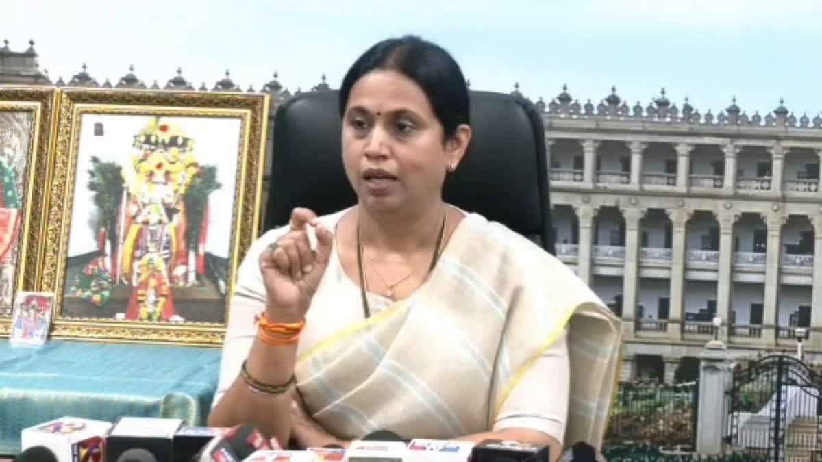 Etv Bharatlakshmi-hebbalkar-clarification-on-griha-lakshmi-yojana