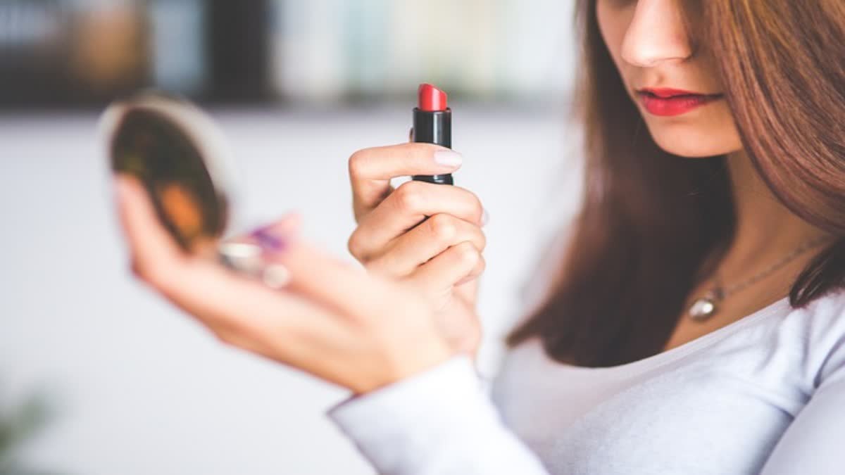 Remove Lipstick News