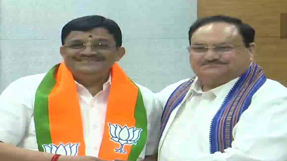 Former AIADMK leader Maitreyan joins BJP