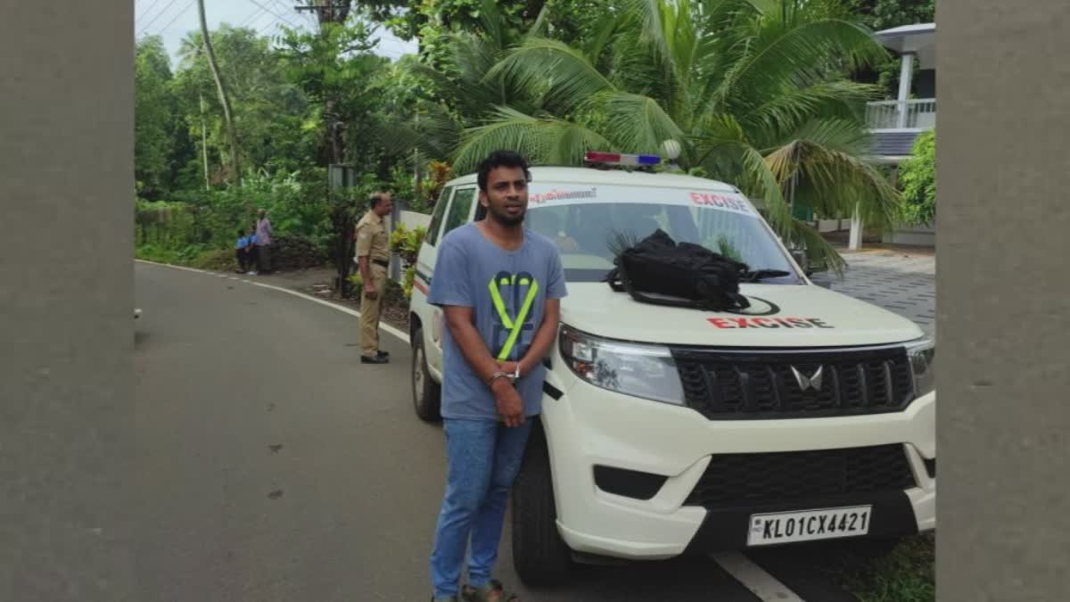 സിനിമ മേഖലയിൽ അസി ക്യാമറമാനായ ബിരുദധാരി കോട്ടയം എക്സൈസ് സ്പെഷ്യൽ സ്ക്വാഡിൻ്റെ പിടിയിലായി  Film camera man arrested with cannabis in Kottayam  കഞ്ചാവ് വില്‍പ്പന  സിനിമ കാമറാമാന്‍ എക്‌സൈസിന്‍റെ പിടിയില്‍  സിനിമ കാമറാമാന്‍ പിടിയില്‍  കഞ്ചാവ്  കഞ്ചാവ് വാര്‍ത്തകള്‍  കഞ്ചാവ് വിതരണം  cannabis in Kottayam  Film camera man arrested with cannabis  Film camera man arrested  cannabis news in kottyam  kottayam cannabis arrest