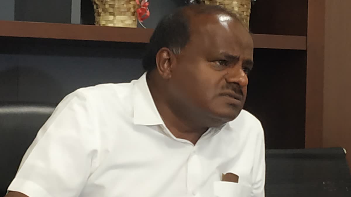 kumaraswamy-accused-congress-of-40-percent-plus-5-percent-collection