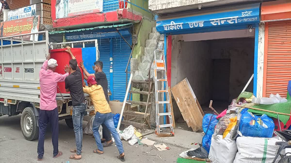 Muslim Traders left Shop in Purola