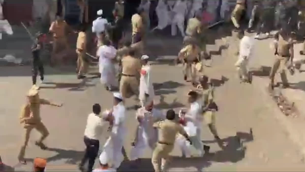 Lathi Charge On Varkari