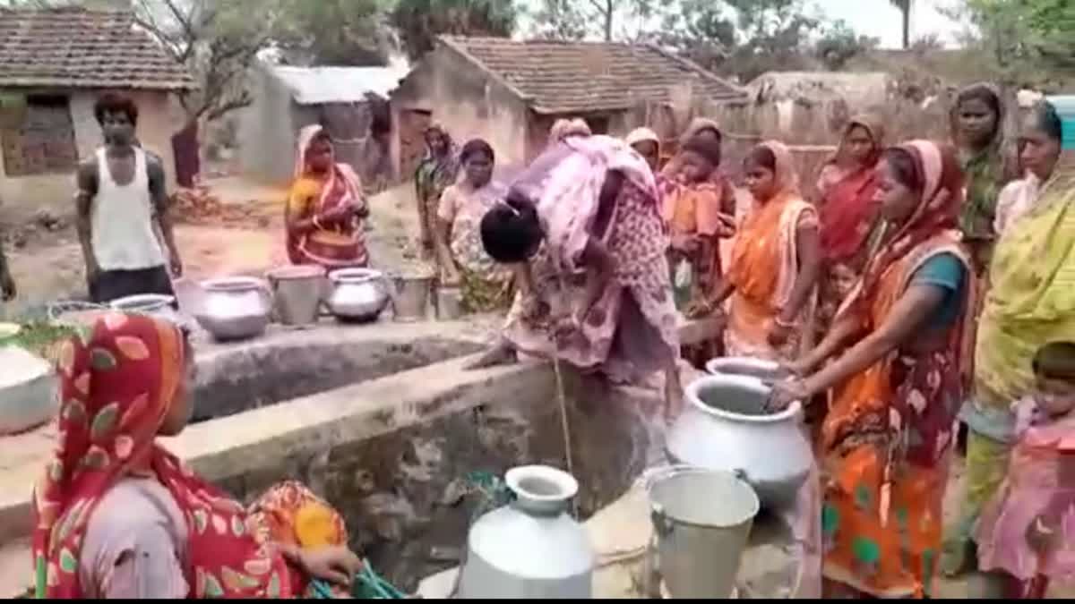 http://10.10.50.75//jharkhand/08-June-2023/jh-dum-01-water-problem-10033_08062023175323_0806f_1686227003_822.jpg