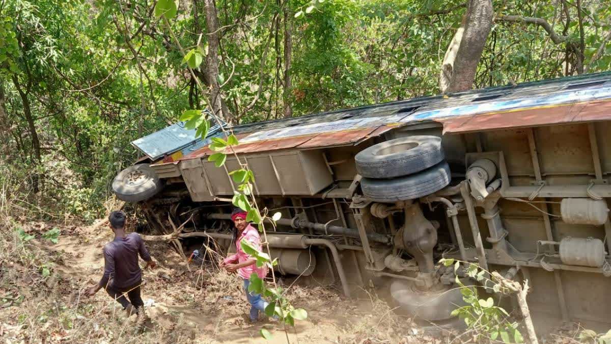 ST Bus Falls Into Valley