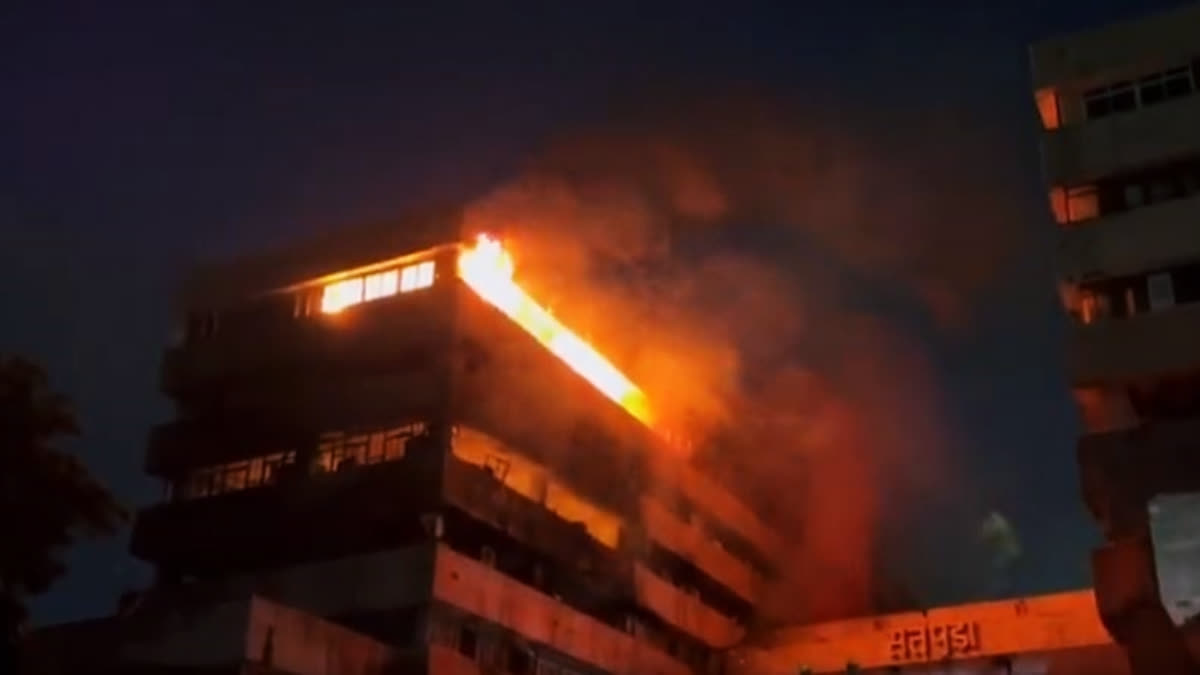 Fire broke out in 6 storey building
