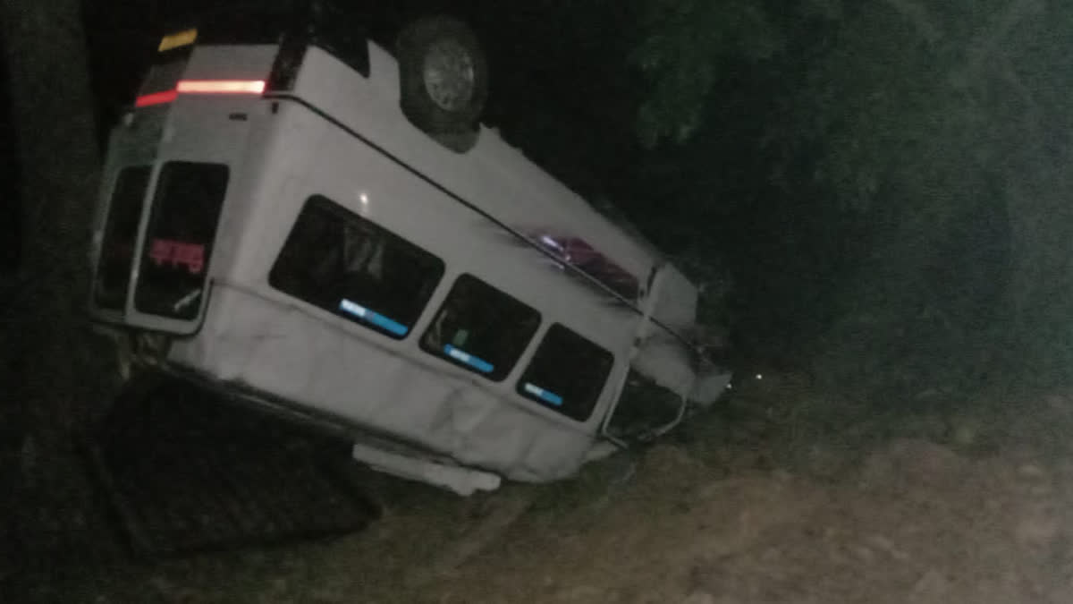 Barati vehicle fell into river in Giridih