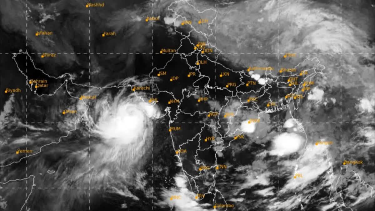 gujarat cyclone biparjoy train service  gujarat cyclone biparjoy  biparjoy  cyclone biparjoy  cyclone biparjoy updates  biparjoy cyclone  bparjoy gujarat  biparjoy orange alert  orange alert  cyclone  ബിപർജോയ് ചുഴലിക്കാറ്റ്  ബിപർജോയ്  ചുഴലിക്കാറ്റ്  ബിപർജോയ് ചുഴലിക്കാറ്റ് ഗുജറാത്ത്  ഗുജറാത്ത് ബിപർജോയ് മുന്നറിയിപ്പ്  ഗുജറാത്ത് ട്രെയിനുകൾ റദ്ദാക്കി  ഗുജറാത്തിലേക്കുള്ള ട്രെയിനുകൾ  അതിതീവ്ര ചുഴലിക്കാറ്റ് ബിപർജോയ്  സൗരാഷ്‌ട്ര  കച്ച്  ഓറഞ്ച് അലർട്ട്  ബിപർജോയ് മുൻകരുതലുകൾ