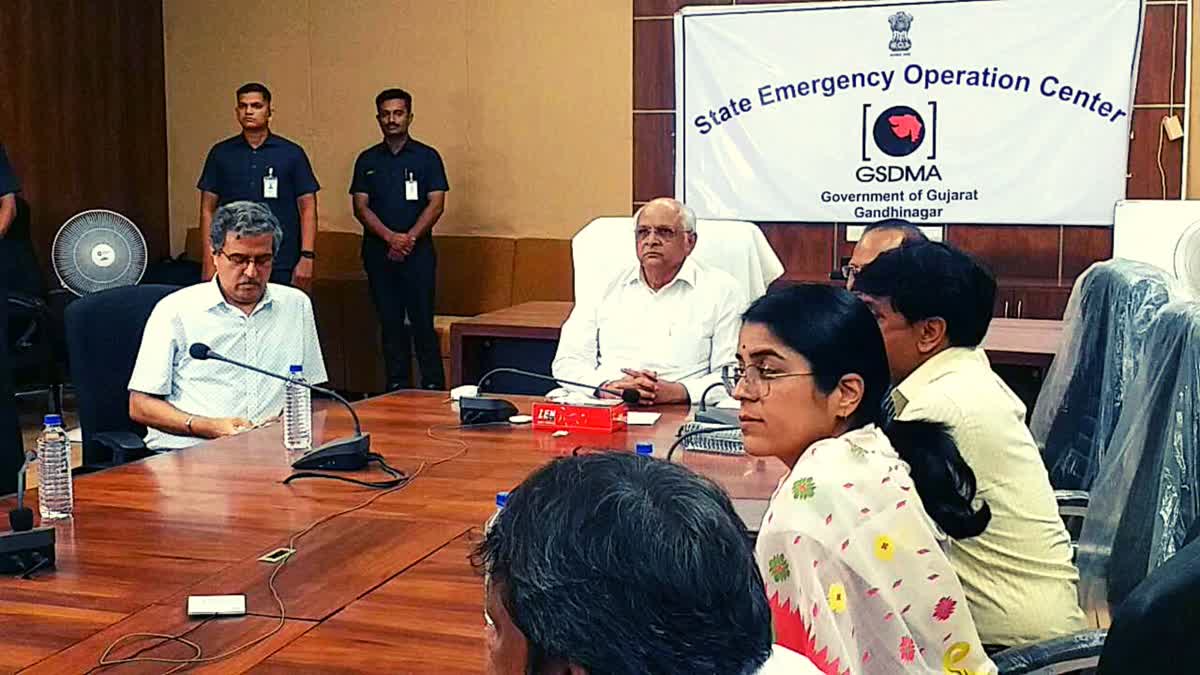 cyclone-biparjoy-will-make-landfall-on-the-coast-of-kutch-at-130-speed-on-15th-june-21-thousand-people-have-been-evacuated