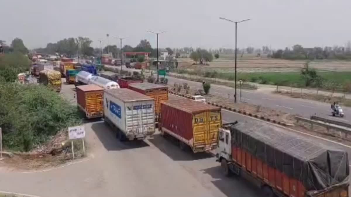 Truck Jam on National Highway 44