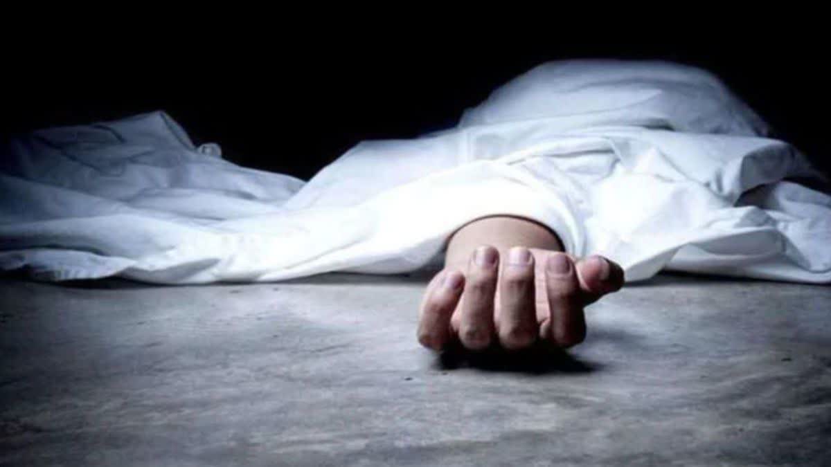 Woman died in Karsog due to fell into Ditch.