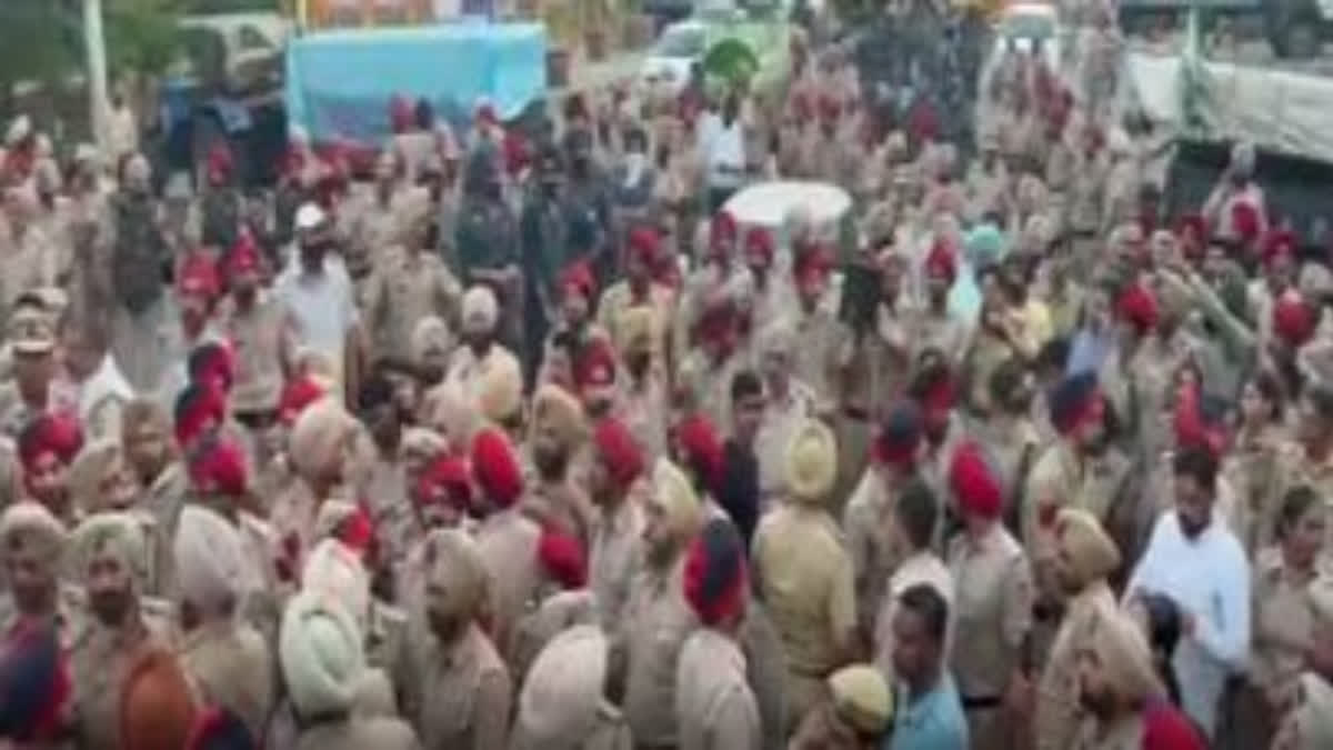 Punjab: Agitating farmers removed from outside PSPCL office by police