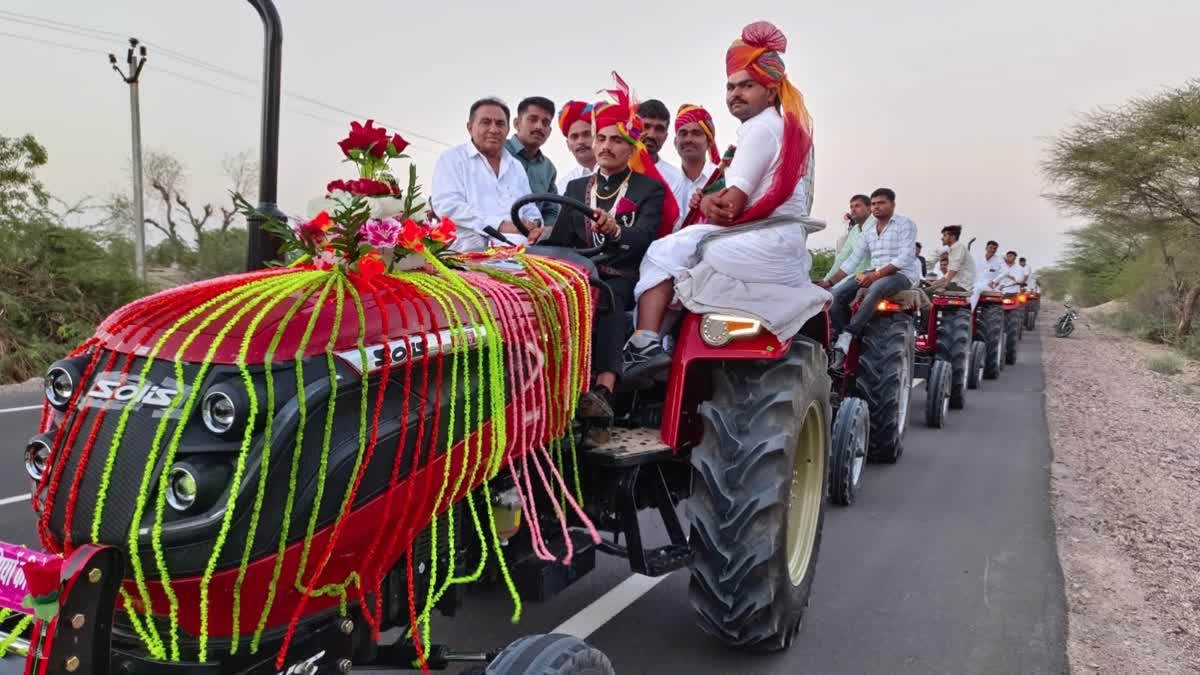 51 tractors  convoy of tractors  tractors for wedding in Barmer  tractor rally on wedding  wedding  വിവാഹ ഘോഷയാത്ര  ട്രാക്‌ടർ  വിവാഹത്തിന് ട്രാക്‌ടറുകൾ  ട്രാക്‌ടർ ഘോഷയാത്ര  വിവാഹം