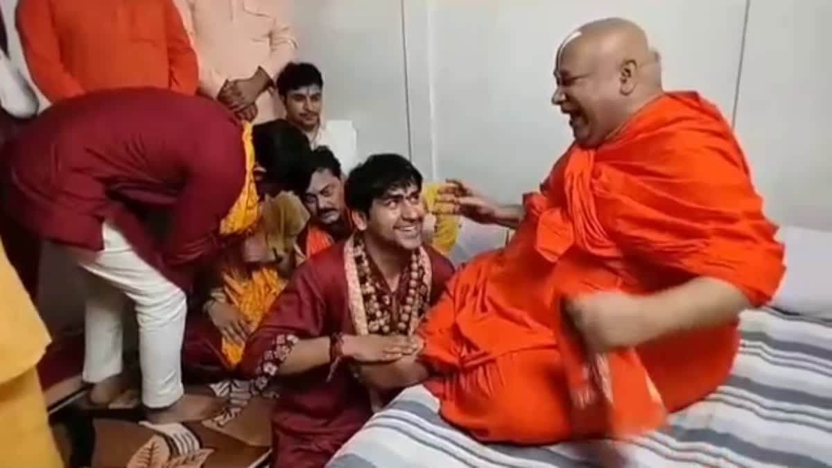 dhirendra shastri meet swami rambhadracharya