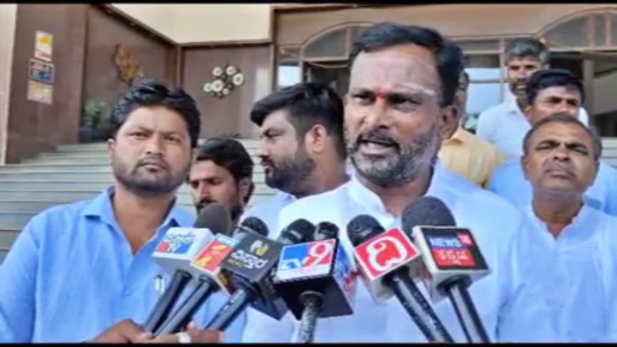 MLA Vijayanand Kashappana spoke to reporters.