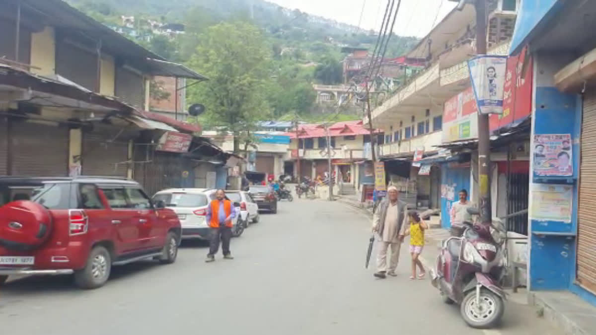 Barkot market Closed