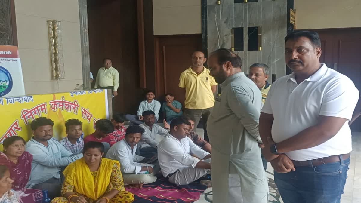 Ranchi Municipal Corporation employees strike people upset due to certificates work stopped