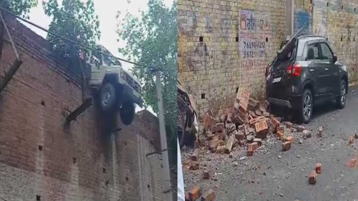 An accident occurred due to a police tow van on the Bhandari Bridge in Amritsar