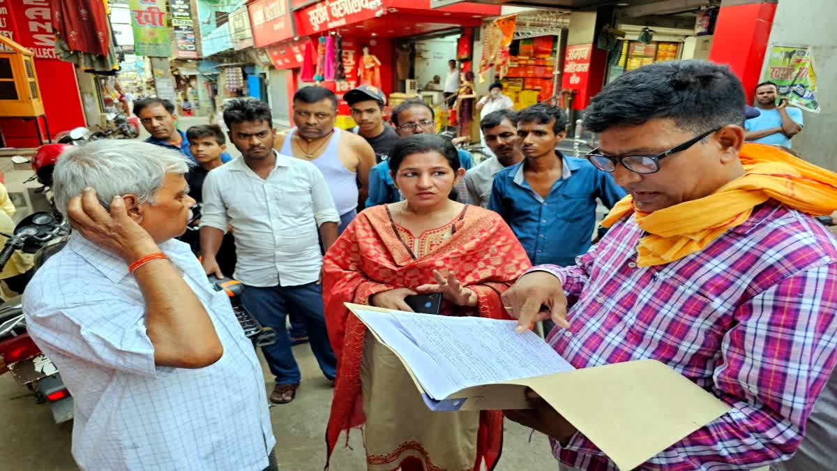 रोहतास में दुकानों को कराया कब्जामुक्त