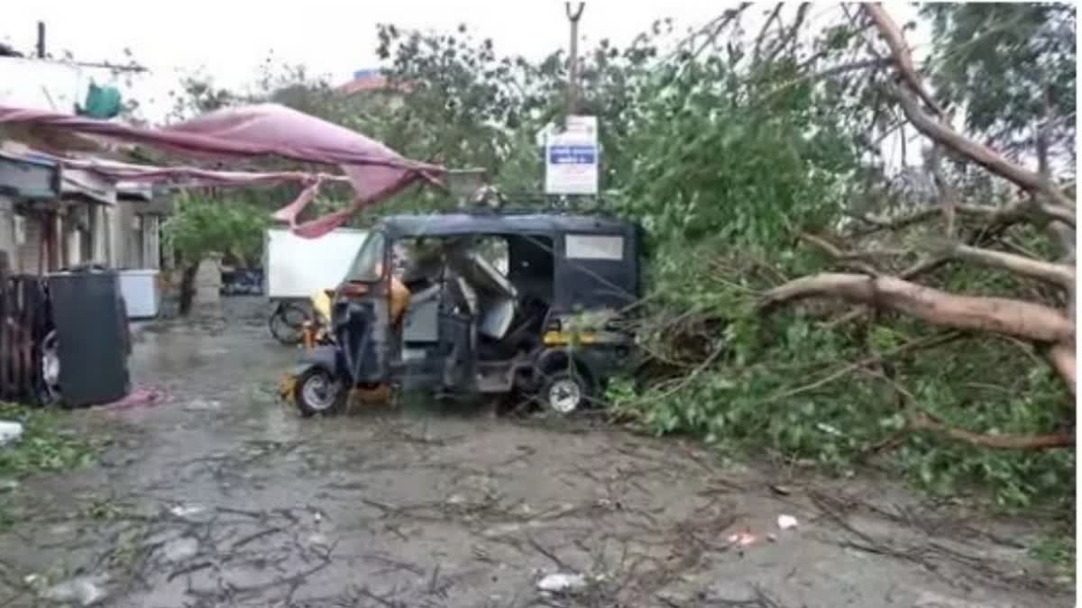 Cyclone Biparjoy Landfall: બપોર સુધીમાં વાવાઝોડું નબળું પડી જશે, હજું પણ ભારેથી અતિભારે વરસાદ પડી શકે