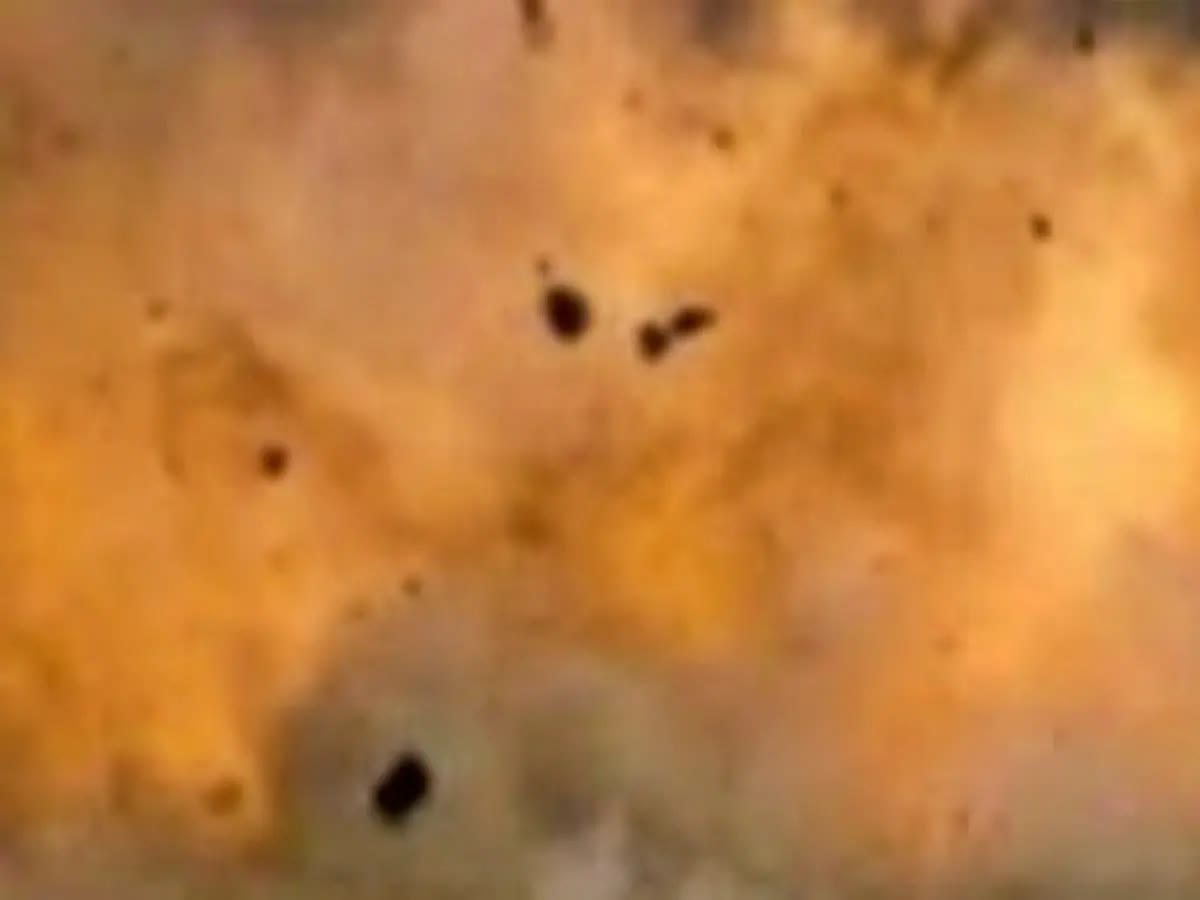 மேற்கு வங்கத்தில் குண்டு வெடிப்பு.. திரிணாமுல் காங்கிரஸ் தொண்டர் உயிரிழப்பு.. மற்றொருவர் படுகாயம்.., tmc-worker-killed-in-bomb-blast-in-bengal