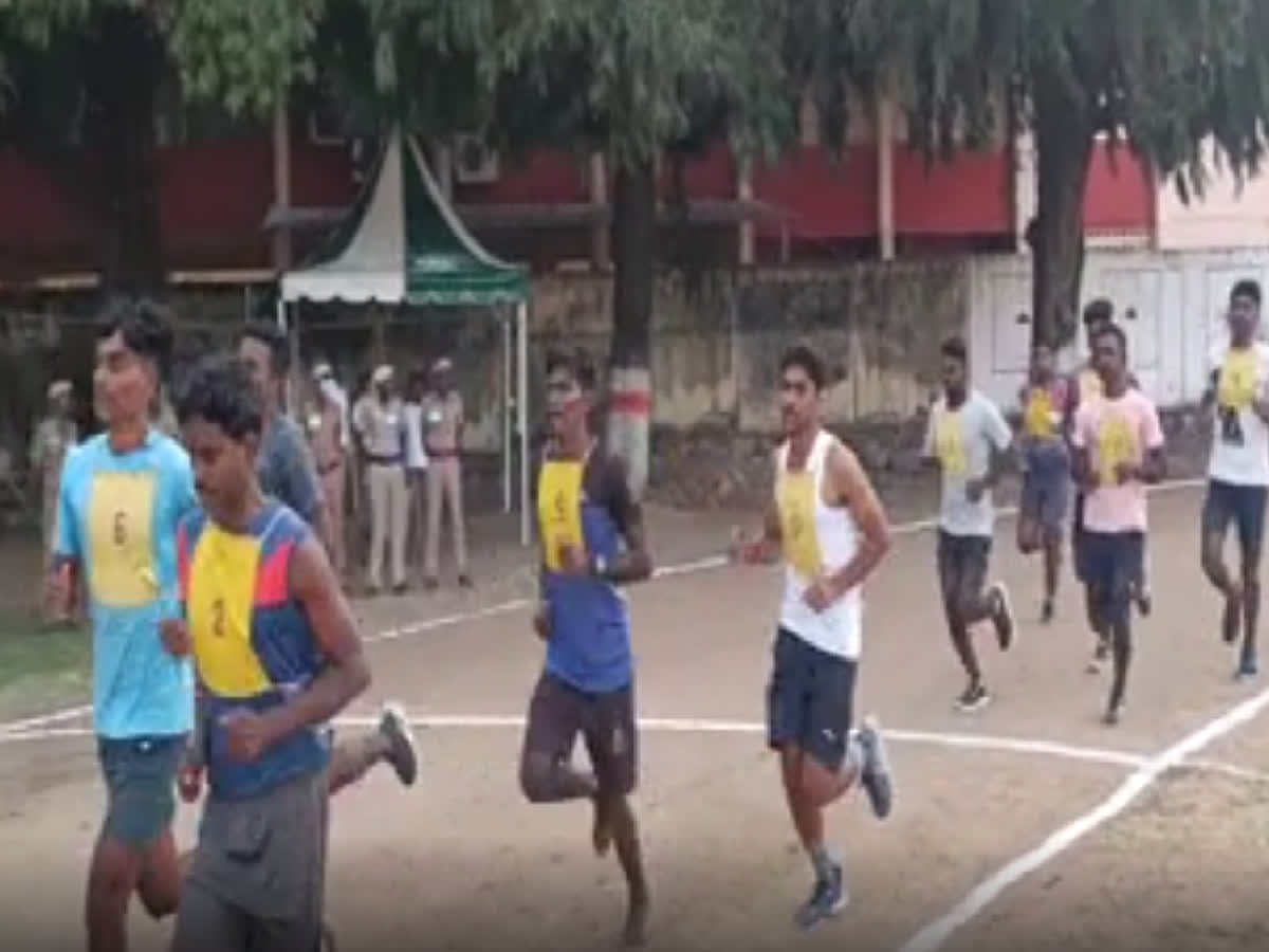 வேலூரில் 2ஆம் நிலை காவலர் உடற்தகுதி தேர்வு தொடங்கியது, level-2-constable-fitness-test-started-in-vellore