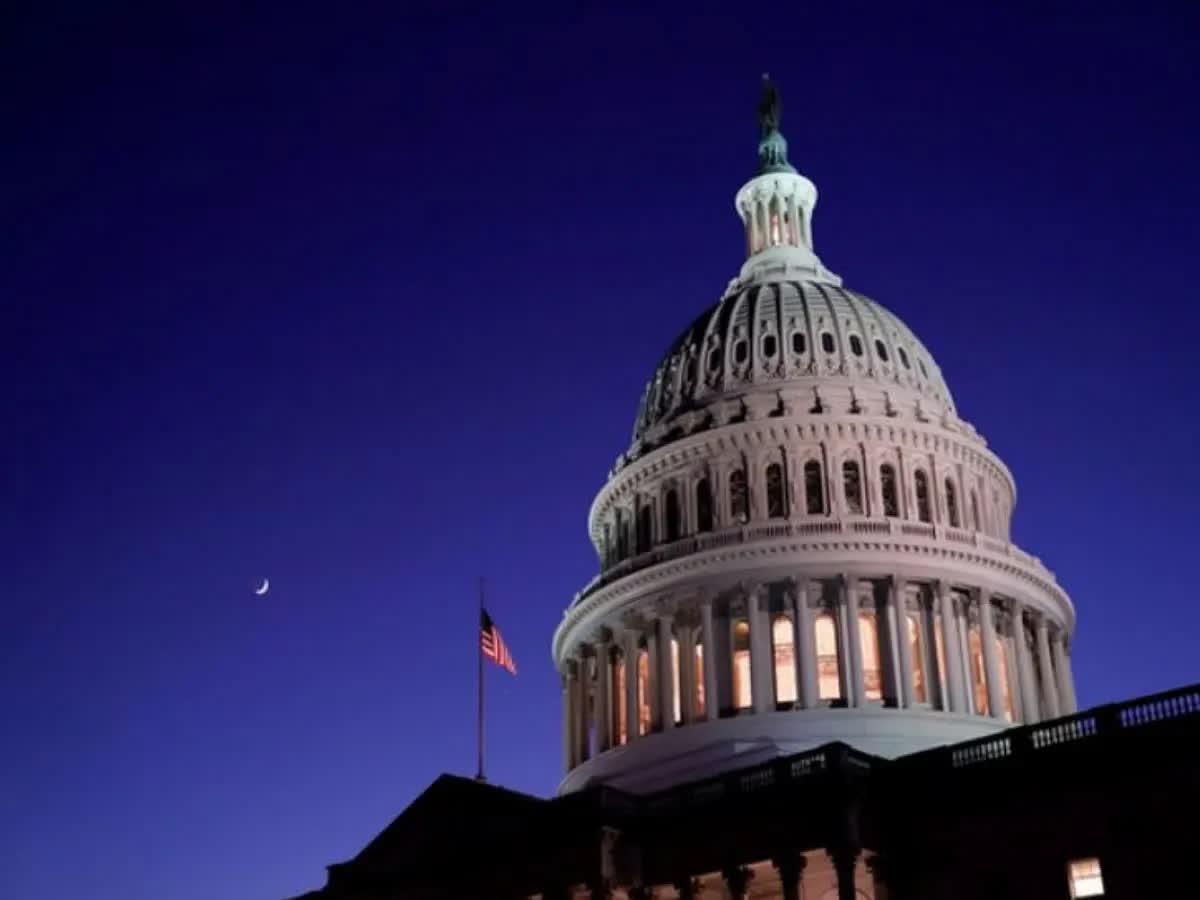 அமெரிக்காவில் தீபாவளிக்கு பட்டாசு வெடிக்க அனுமதிக்கும் மசோதா நிறைவேற்றம்!, united-states-utah-state-senate-passes-bill-to-allow-fireworks-during-diwali