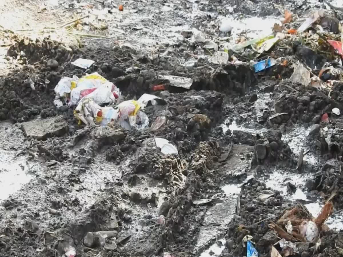 துர்நாற்றம் வீசும் கொடைக்கானல்.. பொதுமக்கள் கடும் அவதி!, kodaikanal-people-feared-about-waste-water-in-open-places