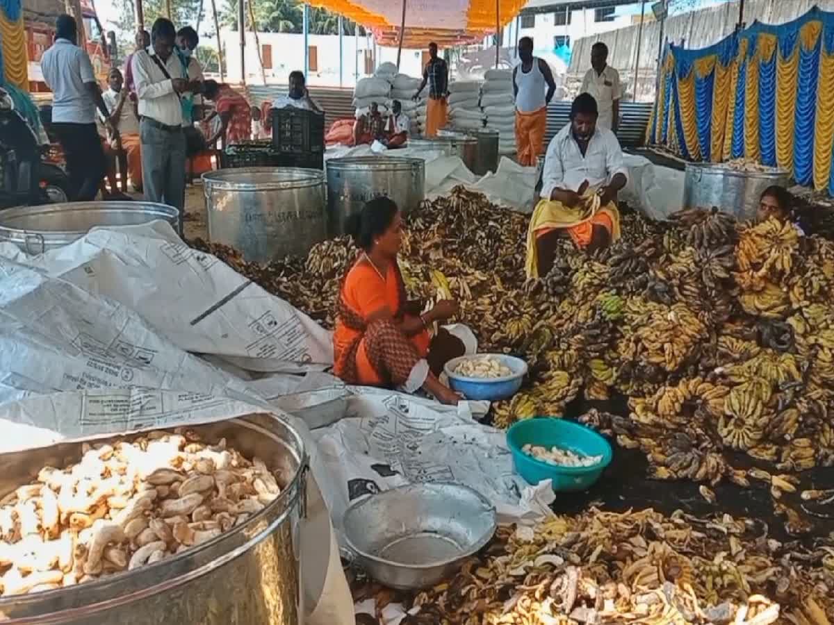 எடப்பாடியை சேர்ந்த பக்தர்கள் பழனியில் 15 டன் பஞ்சாமிர்தம் தயாரிப்பு, 15-tonnes-of-panchamirtam-preparation-in-palani-murugan-temple