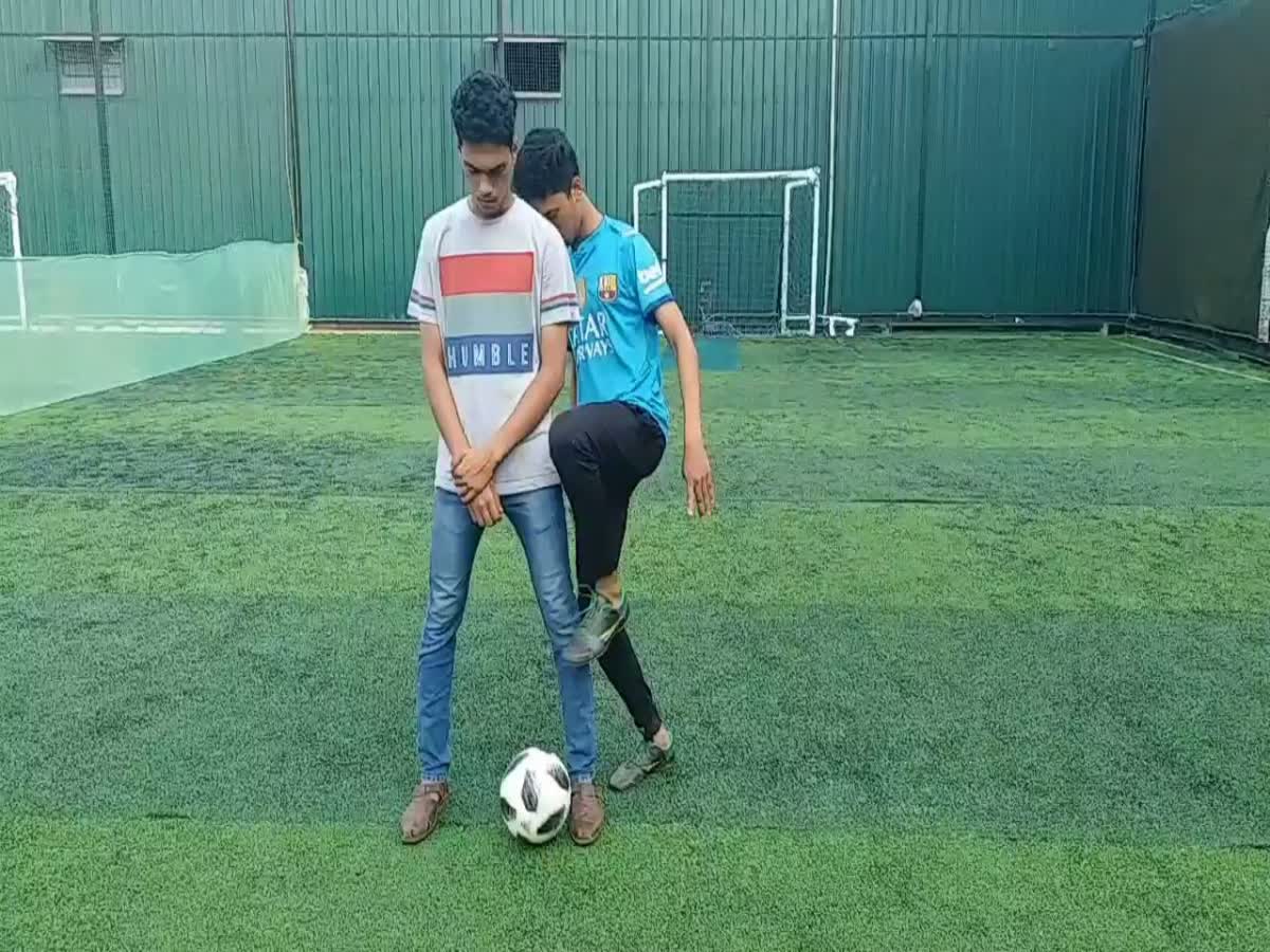 Football Nutmeg कर्नाटक के फुटबॉलर ने विदेशी खिलाड़ियों का तोड़ा