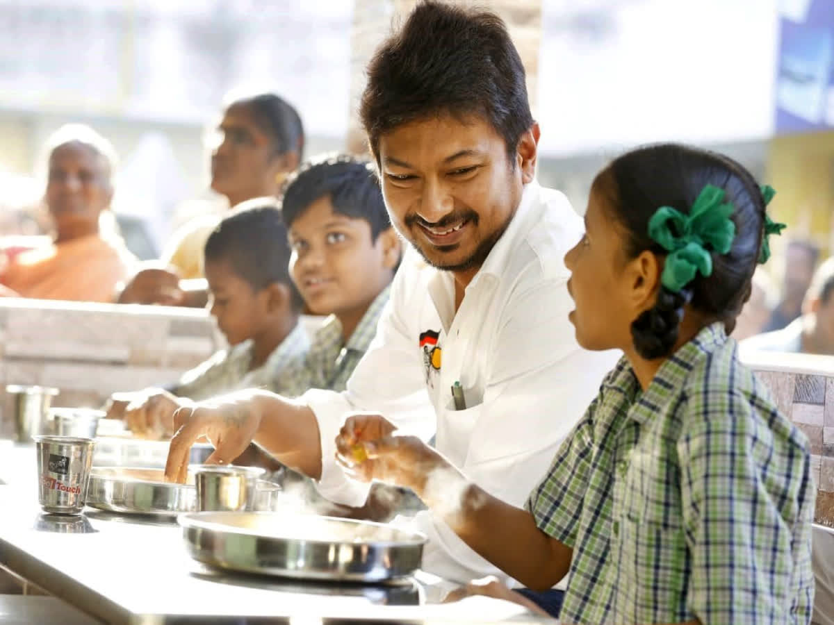 சேலத்தில் காலை உணவு திட்டத்தை ஆய்வு செய்த அமைச்சர் உதயநிதி!, minister-udayanidhi-stalin-inspection-on-breakfast-scheme-in-salem