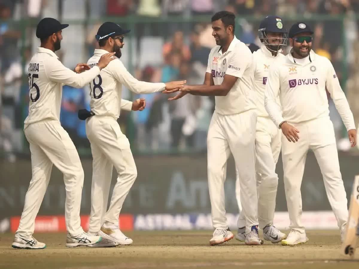 India vs Australia Second Test Match خواجہ، ہینڈزکومب کی نصف سنچری