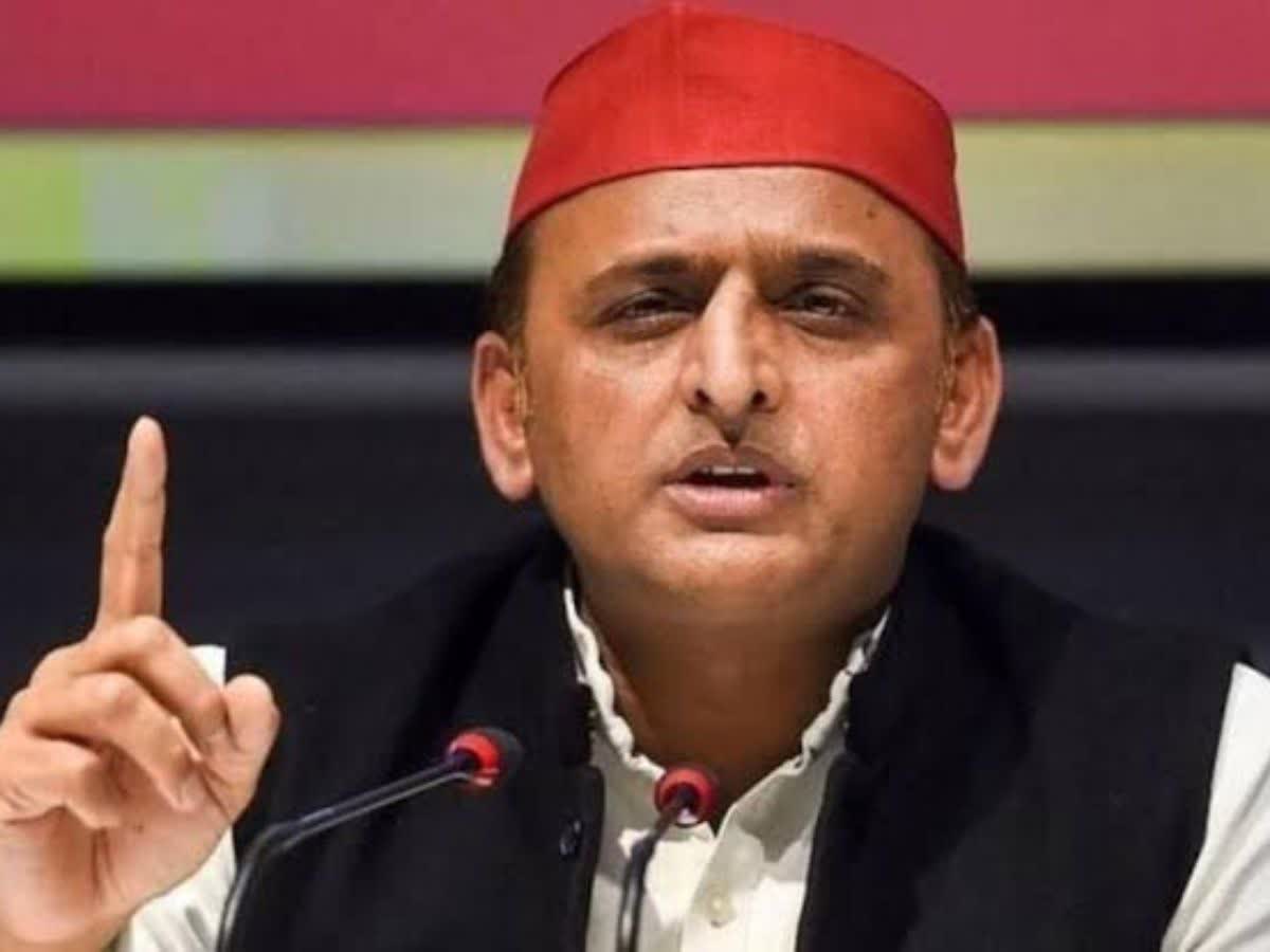 Akhilesh Yadav ने कहा आवारा पशुओं की समस्या भाजपा सरकार में हुई विकराल